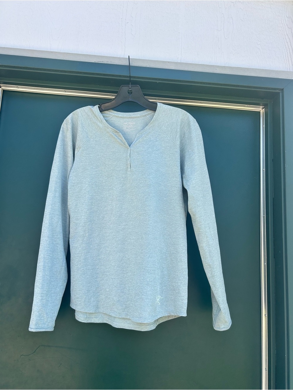 Arc'teryx Light Blue Long-Sleeve Crewneck Henley NWOT
